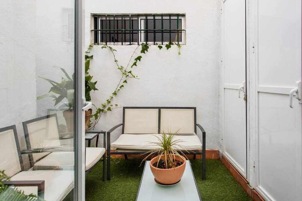 Lujoso Apartamento Con Patio En Triana Sevilla Exterior foto
